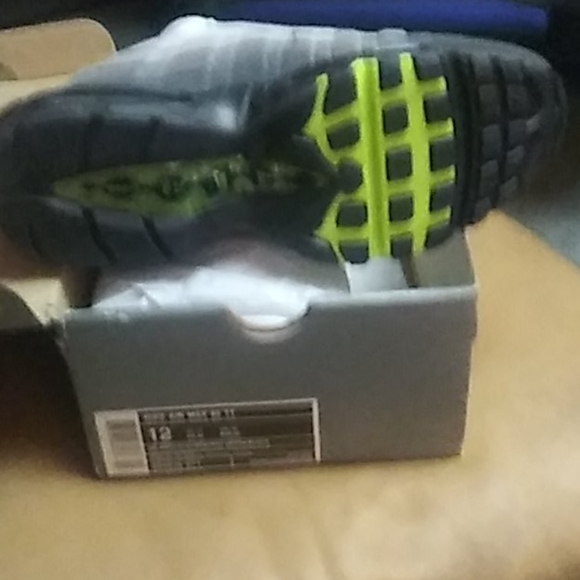 Men's athletic shoes - Picture 4 of 4